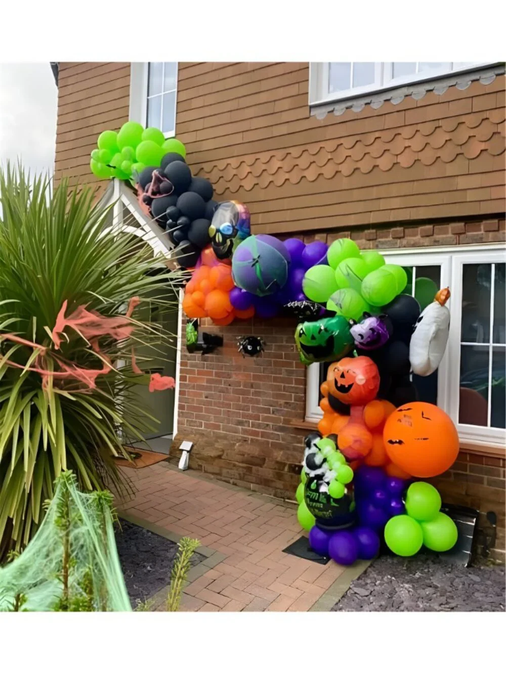 Halloween Balloon Arch Kit, 134Pcs Black and Orange Balloons